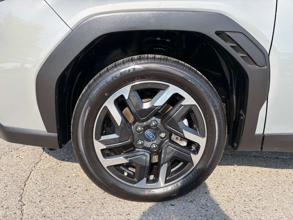 2025 Subaru FORESTER LIMITED ONE OWNER | CLEAN CARFAX | DEALER SERVICE