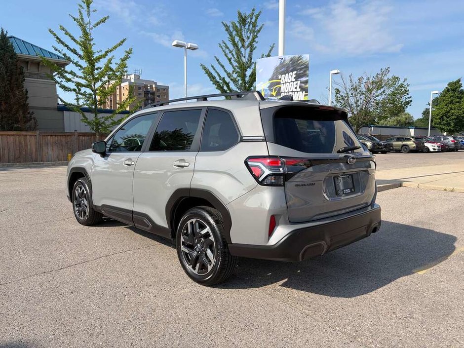2025 Subaru FORESTER LIMITED ONE OWNER | CLEAN CARFAX | DEALER SERVICE