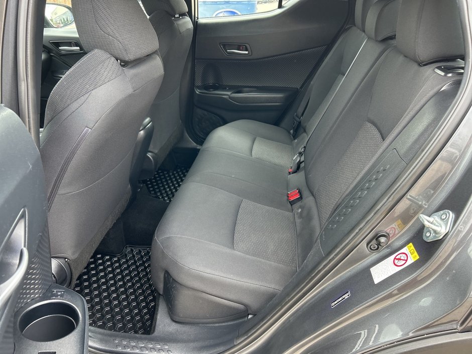 2018 Toyota C-HR XLE AIR CONDITIONING | AUTO | ALLOYS | ONE OWNER