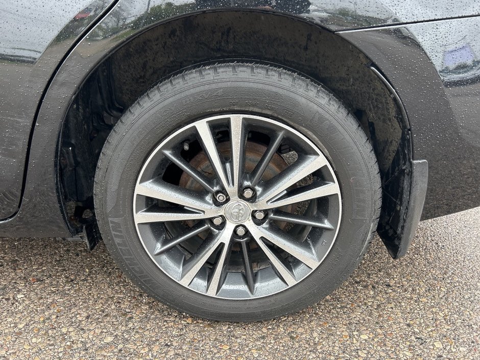 2018 Toyota Corolla LE LE TRIM | SUNROOF | ALLOYS | WINTER TIRES