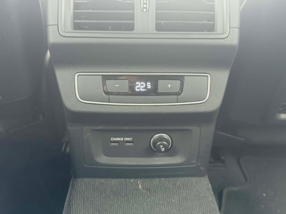 2024 Audi Q5 PROGRESSIV | HEATED SEATS AND STEERING WHEEL | APPLE CARPLAY AND ANDROID AUTO | 3 ZONE CLIMATE CONTROL |