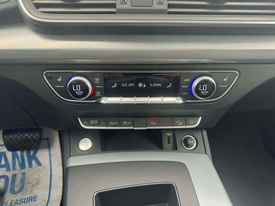 2024 Audi Q5 PROGRESSIV | HEATED SEATS AND STEERING WHEEL | APPLE CARPLAY AND ANDROID AUTO | 3 ZONE CLIMATE CONTROL |