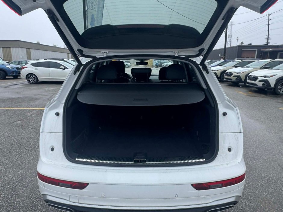 2024 Audi Q5 PROGRESSIV | HEATED SEATS AND STEERING WHEEL | APPLE CARPLAY AND ANDROID AUTO | 3 ZONE CLIMATE CONTROL |