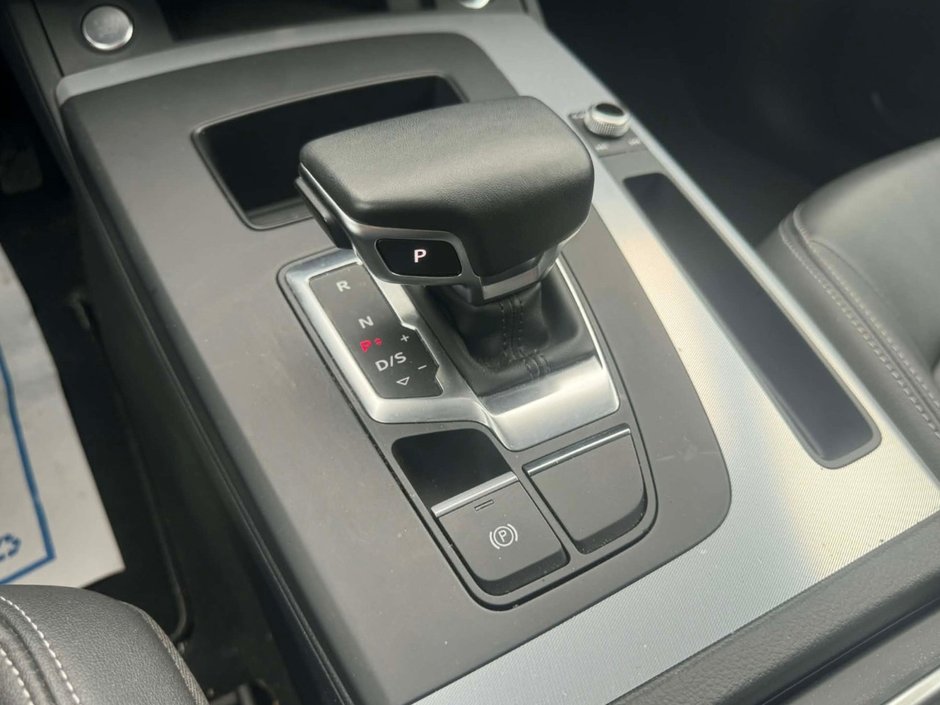 2024 Audi Q5 PROGRESSIV | HEATED SEATS AND STEERING WHEEL | APPLE CARPLAY AND ANDROID AUTO | 3 ZONE CLIMATE CONTROL |