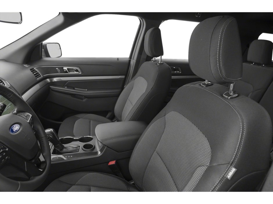 2018 Ford EXPLORER XLT | TWO SETS OF TIRES ON RIMS | ADAPTIVE CRUISE | AUTO WIPERS | HEATED SEATS |