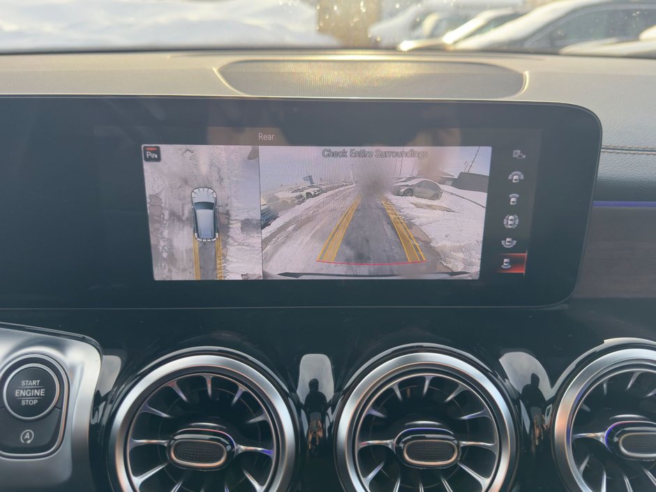 2022 Mercedes-Benz GLB 250 | 360 CAMERA | TWO SETS OF TIRES ON ALLOYS | AMBIENT LIGHTING | APPLE CARPLAY & ANDROID AUTO |