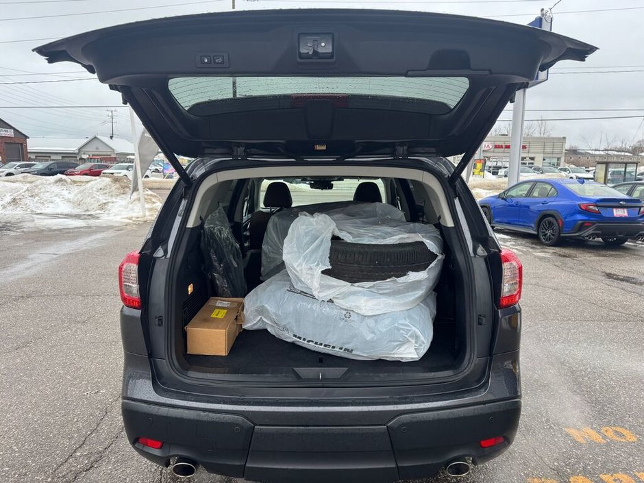 2023 Subaru ASCENT PREMIER | HEATED AND COOLED SEATS | CLEAN CARFAX | TWO SETS OF TIRES ON ALLOYS | SUNROOF |