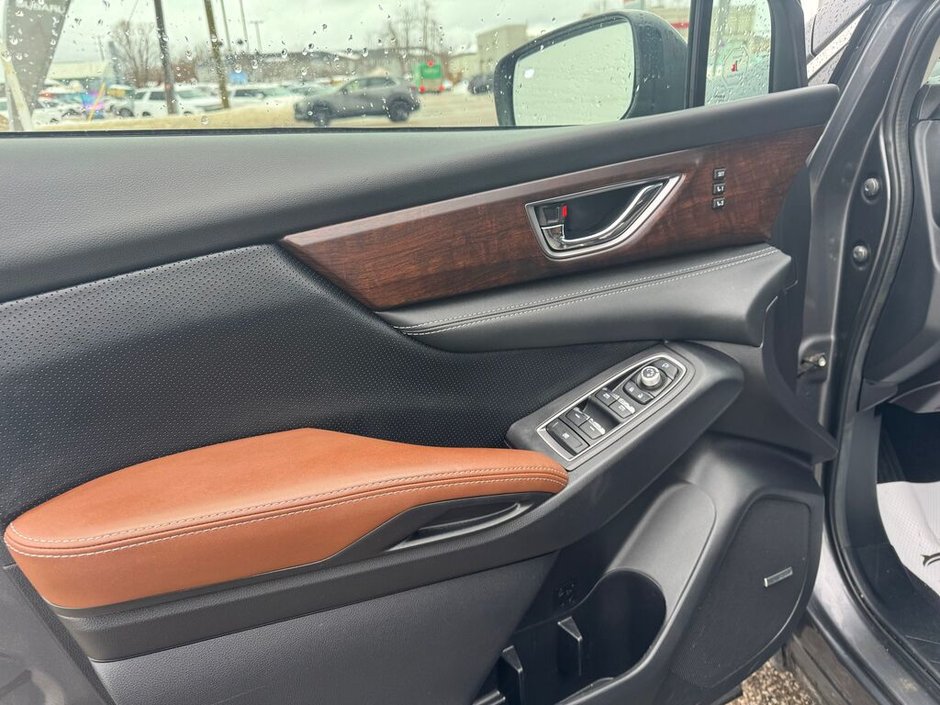 2023 Subaru ASCENT PREMIER | HEATED AND COOLED SEATS | CLEAN CARFAX | TWO SETS OF TIRES ON ALLOYS | SUNROOF |