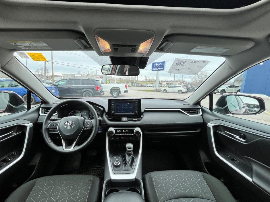 2020 Toyota RAV4 HYBRID XLE | LOW KMS | HEATED SEATS & STEERING WHEEL | HYBRID | ADAPTIVE CRUISE CONTROL | NAVIGATION |