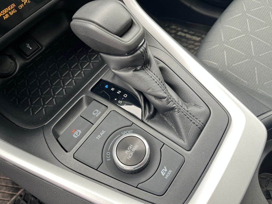 2020 Toyota RAV4 HYBRID XLE | LOW KMS | HEATED SEATS & STEERING WHEEL | HYBRID | ADAPTIVE CRUISE CONTROL | NAVIGATION |