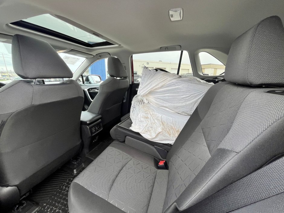 2020 Toyota RAV4 HYBRID XLE | LOW KMS | HEATED SEATS & STEERING WHEEL | HYBRID | ADAPTIVE CRUISE CONTROL | NAVIGATION |