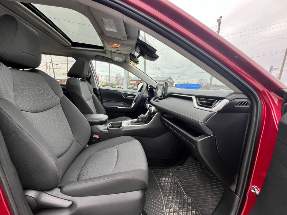 2020 Toyota RAV4 HYBRID XLE | LOW KMS | HEATED SEATS & STEERING WHEEL | HYBRID | ADAPTIVE CRUISE CONTROL | NAVIGATION |