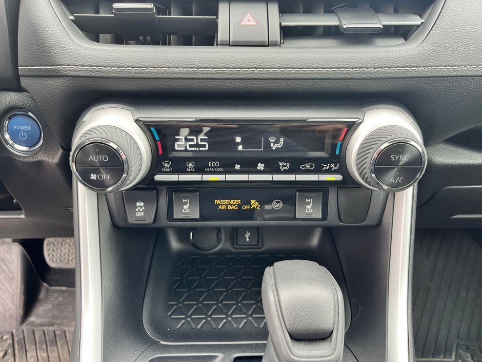 2020 Toyota RAV4 HYBRID XLE | LOW KMS | HEATED SEATS & STEERING WHEEL | HYBRID | ADAPTIVE CRUISE CONTROL | NAVIGATION |