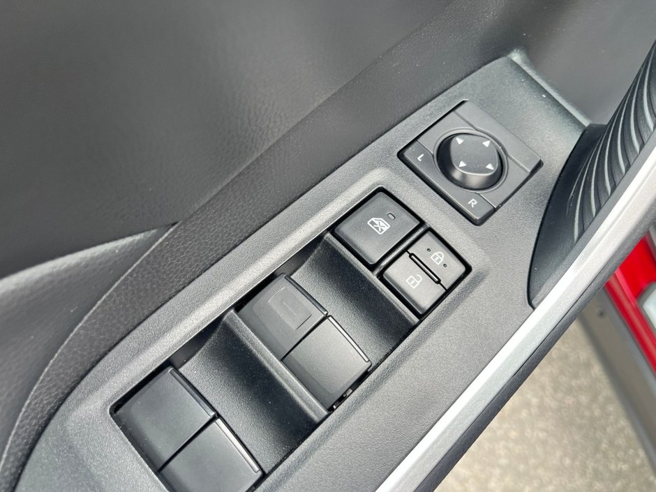 2020 Toyota RAV4 HYBRID XLE | LOW KMS | HEATED SEATS & STEERING WHEEL | HYBRID | ADAPTIVE CRUISE CONTROL | NAVIGATION |
