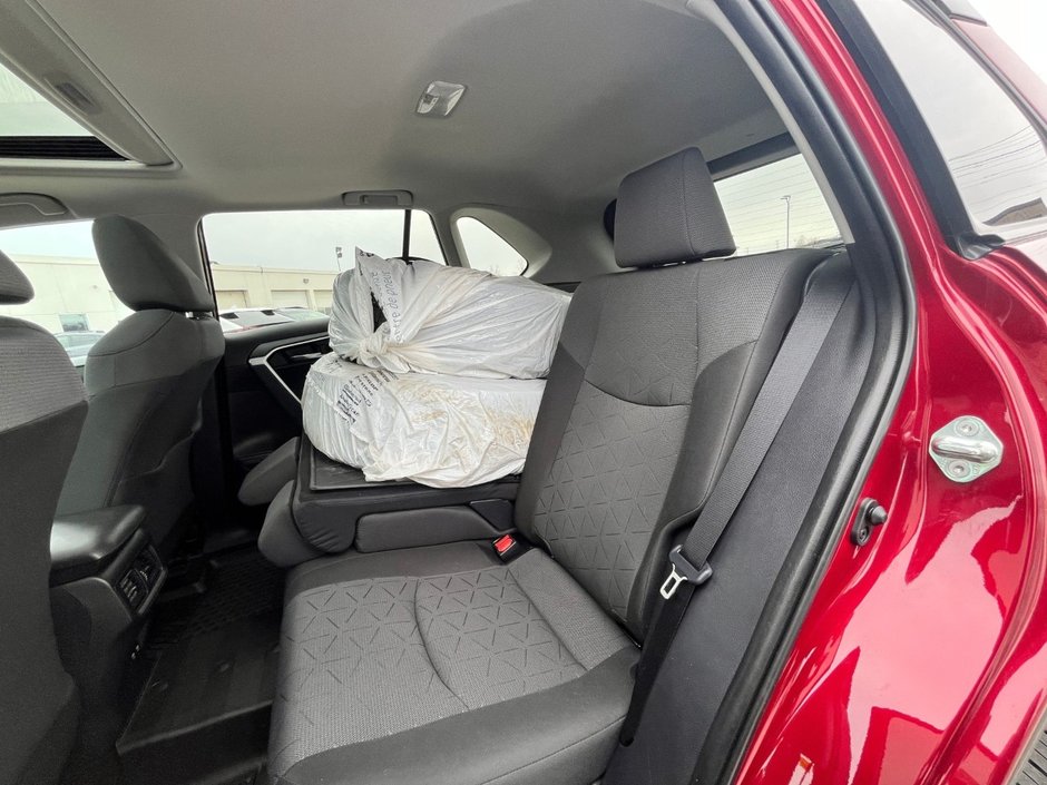 2020 Toyota RAV4 HYBRID XLE | LOW KMS | HEATED SEATS & STEERING WHEEL | HYBRID | ADAPTIVE CRUISE CONTROL | NAVIGATION |