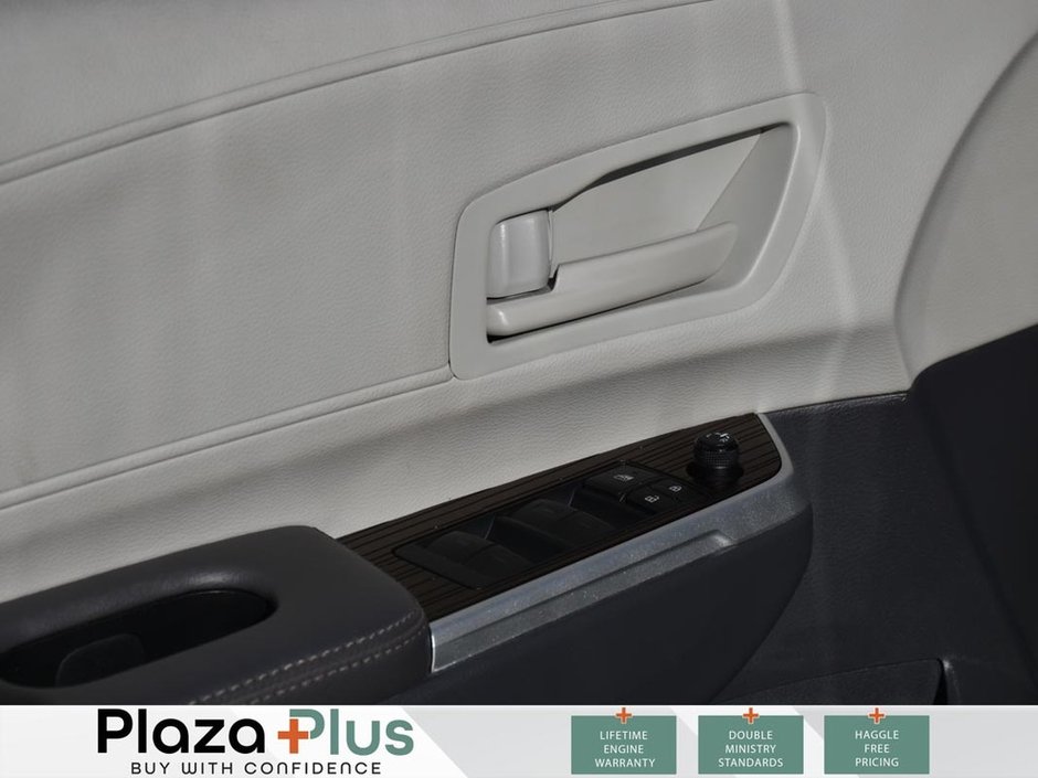 2024 Toyota SIENNA LE-7