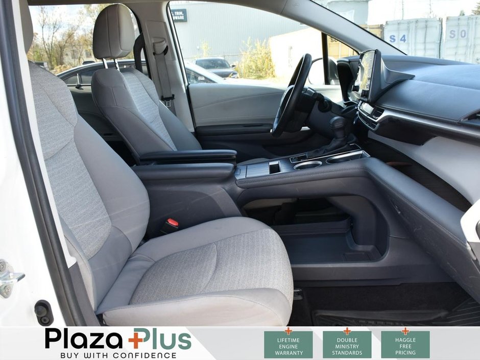 2024 Toyota SIENNA LE-18