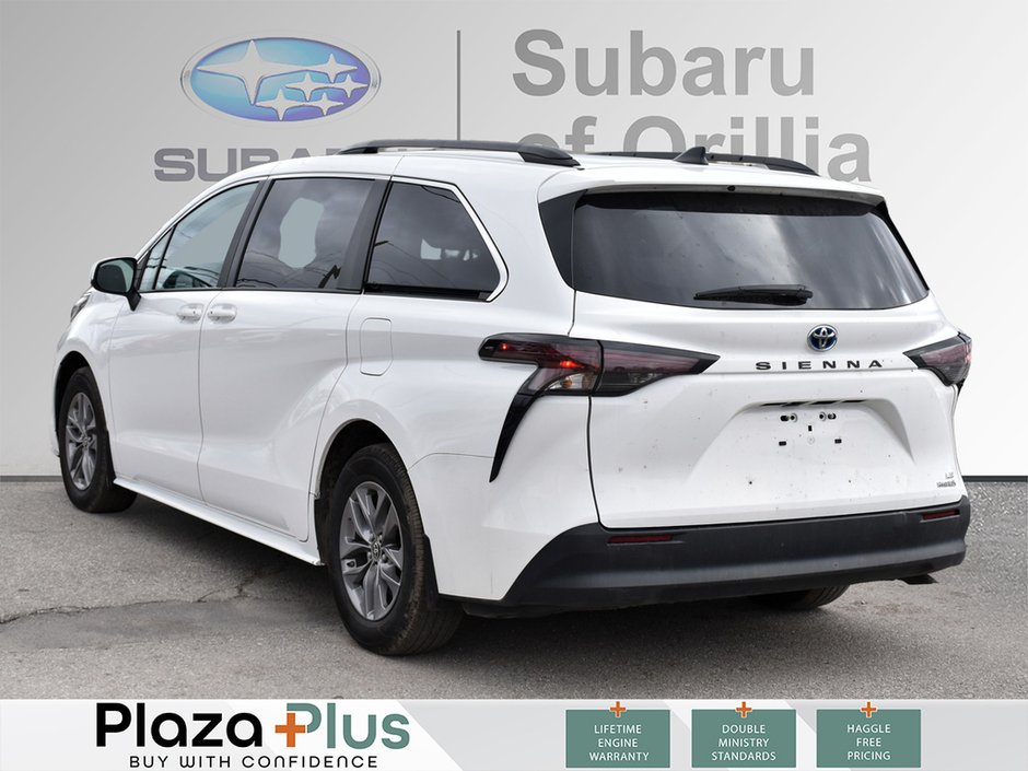 2024 Toyota SIENNA LE-3
