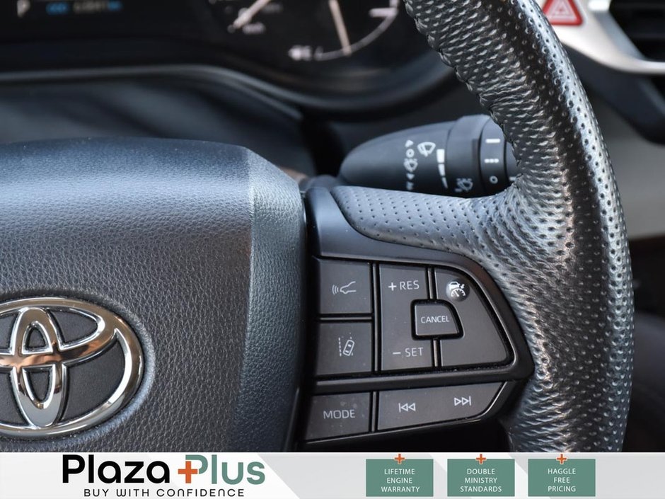 2024 Toyota SIENNA LE-11