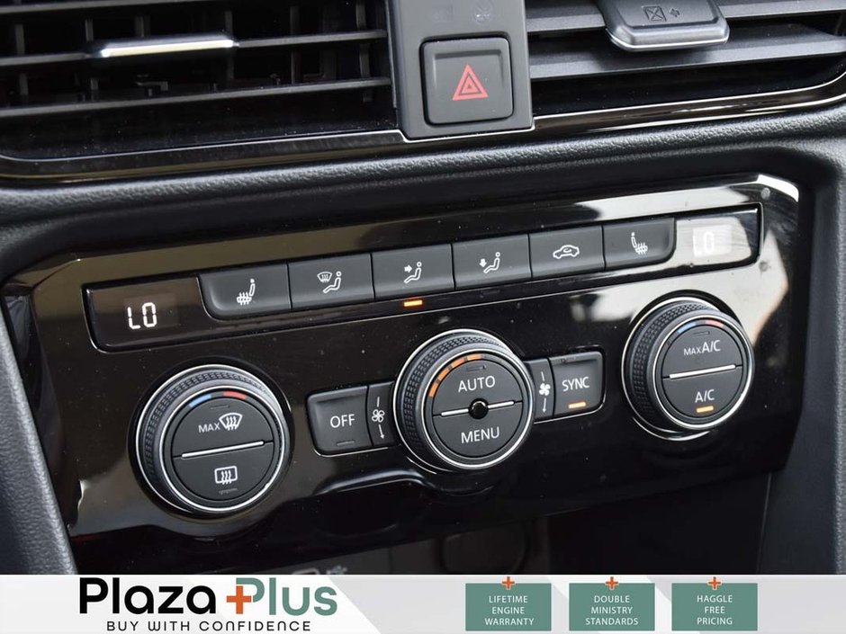 2024 Volkswagen Taos Comfortline | ONE OWNER | INCLUDES NOKIAN WINTER TIRES ON ALLOYS |