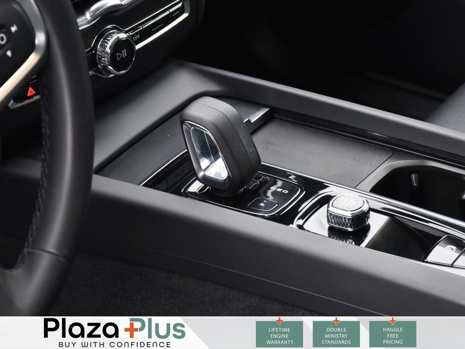 2022 Volvo XC60 Momentum | FRONT HEATED SEATS | MOONROOF | ANDROID AUTO & APPLE CARPLAY | BACK-UP CAMERA |