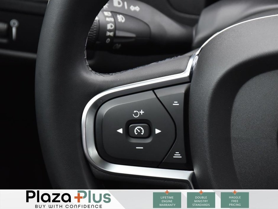 2022 Volvo XC60 MOMENTUM | FRONT HEATED SEATS | MOONROOF | ANDROID AUTO & APPLE CARPLAY | BACK-UP CAMERA |