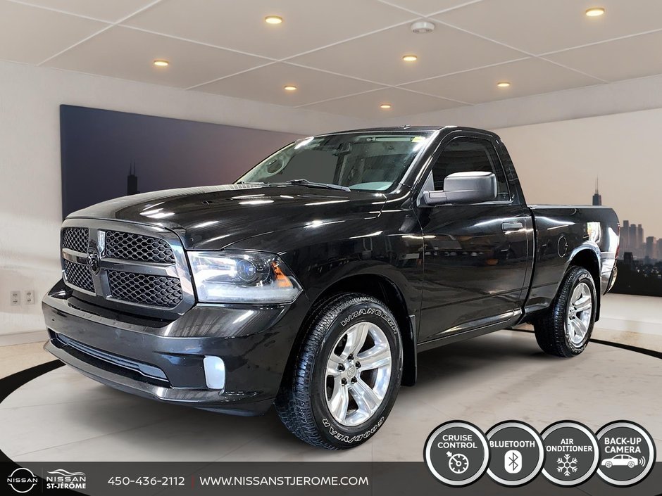 2015 Ram 1500 Express 2X4 BOITE 6.5 PIEDS BLACK ON BLACK in Charlemagne, Quebec