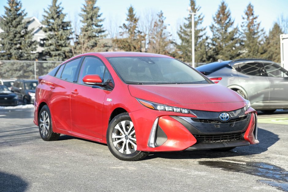 2020 Toyota PRIUS PRIME Upgrade Cuir Sièges chauffants Navi Carplay in Sainte-Julie, Quebec