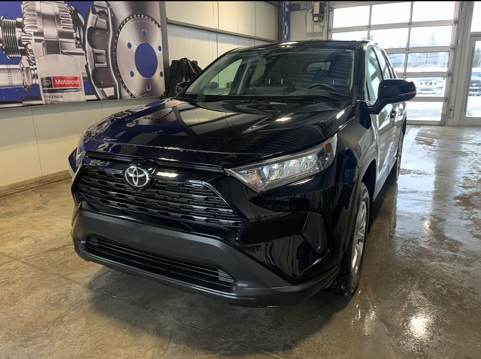 Toyota RAV4 LE 2023 à New Richmond, Québec