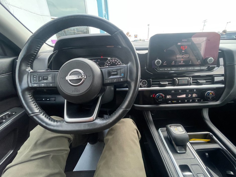 Nissan PATHFINDER SV 2023