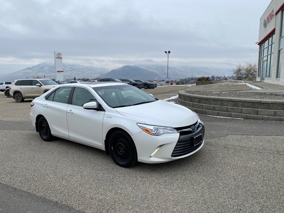 2017 Toyota Camry Hybrid XLE in Kamloops, British Columbia - w940px