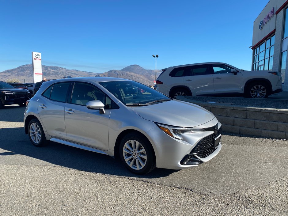 2024 Toyota Corolla Hatchback SE in Kamloops, British Columbia - w940px