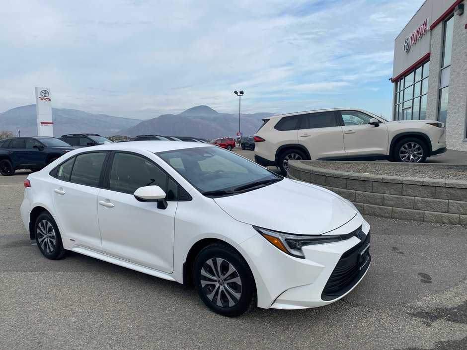 2024 Toyota Corolla Hybrid LE AWD in Kamloops, British Columbia - w940px