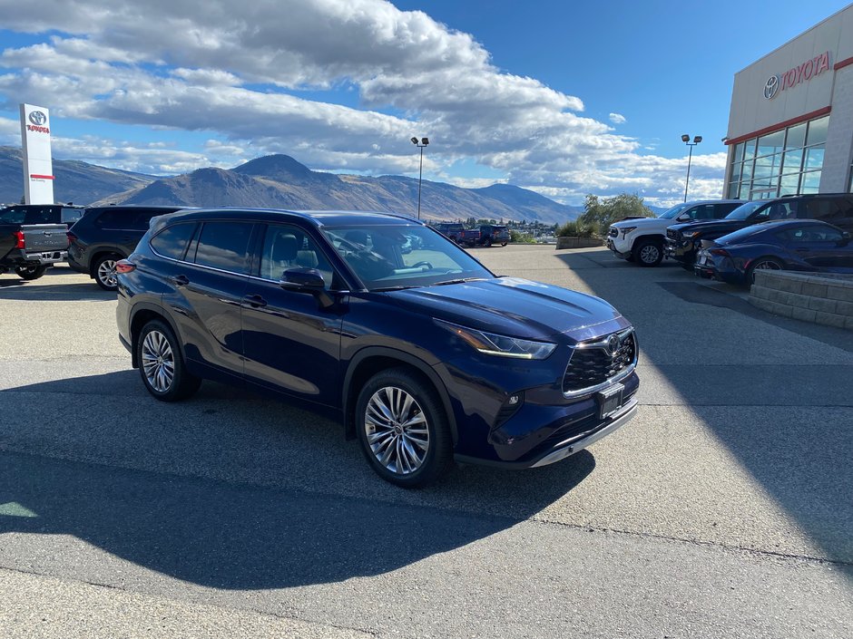 2022 Toyota Highlander Limited in Kamloops, British Columbia - w940px