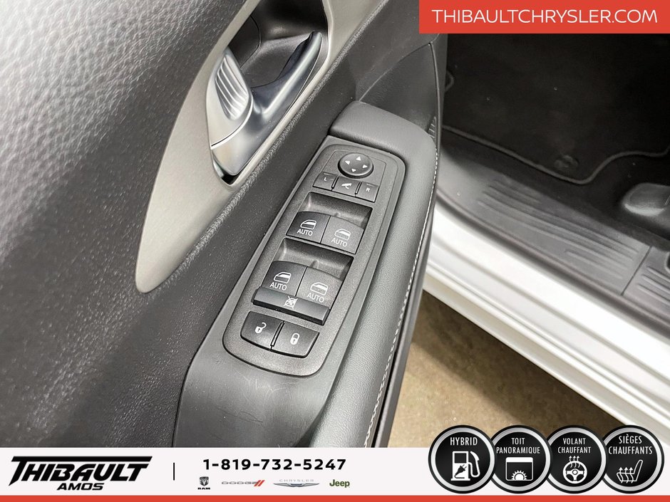 2024 Chrysler Pacifica Hybrid Premium S Appearance
