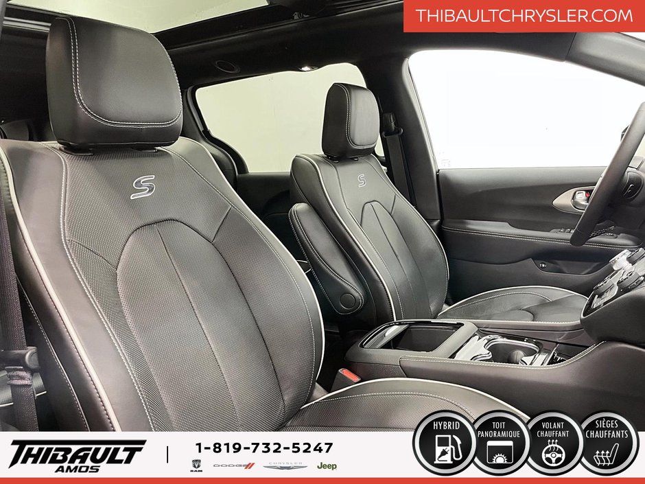 2024 Chrysler Pacifica Hybrid Premium S Appearance
