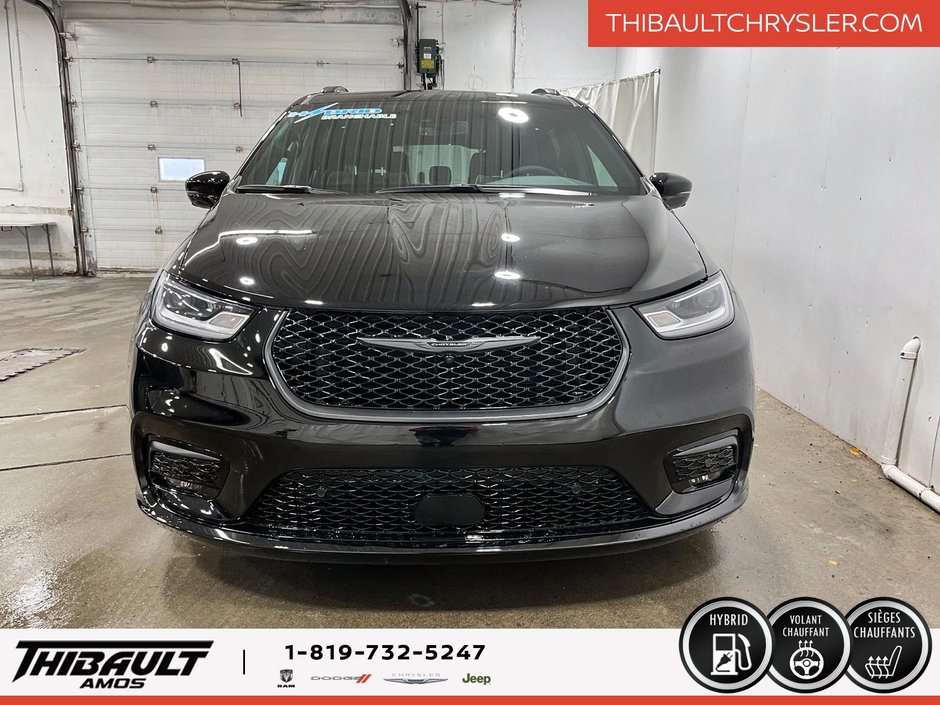 2024 Chrysler Pacifica Hybrid Premium S Appearance