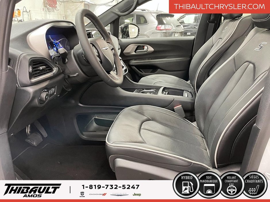 2024 Chrysler Pacifica Hybrid Premium S Appearance