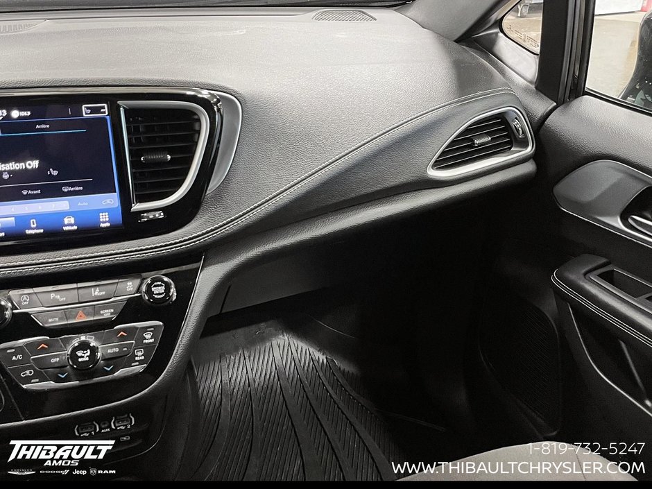 2022 Chrysler Pacifica Touring