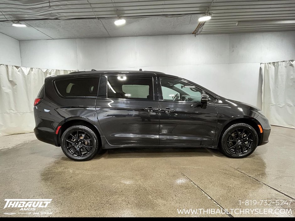 2022 Chrysler Pacifica Touring