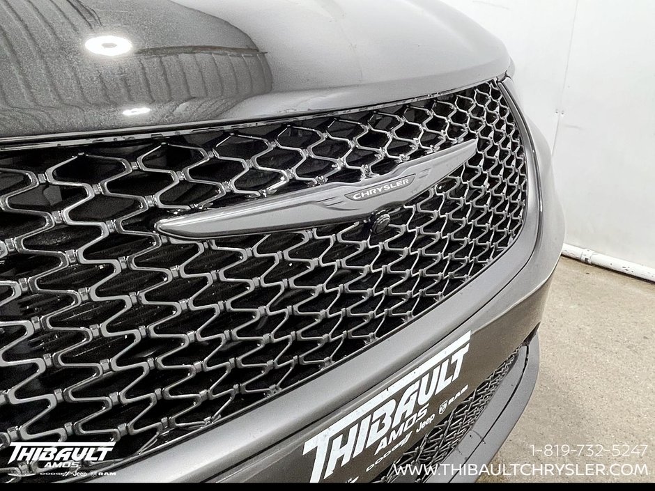 2022 Chrysler Pacifica Touring