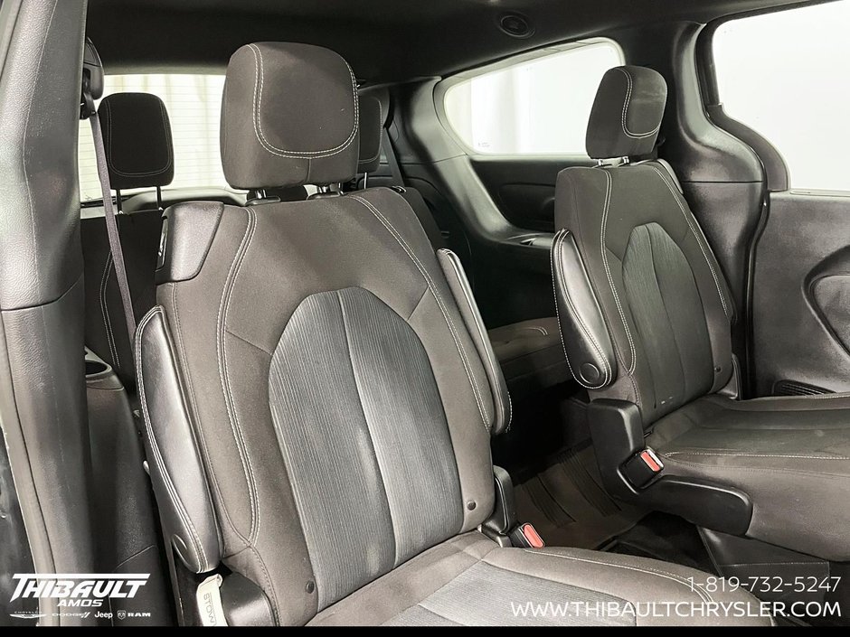 2022 Chrysler Pacifica Touring