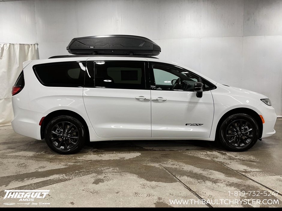 2026 Chrysler Pacifica SELECT AWD