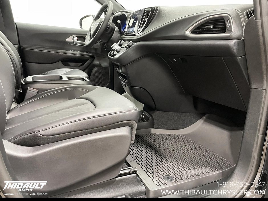 2026 Chrysler Pacifica SELECT AWD