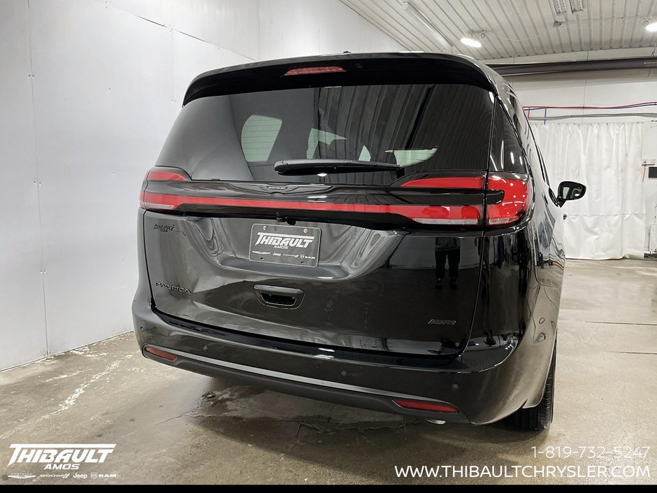 2026 Chrysler Pacifica SELECT AWD