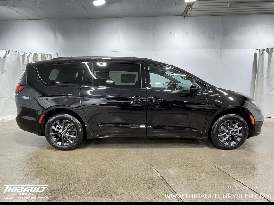 2026 Chrysler Pacifica SELECT AWD