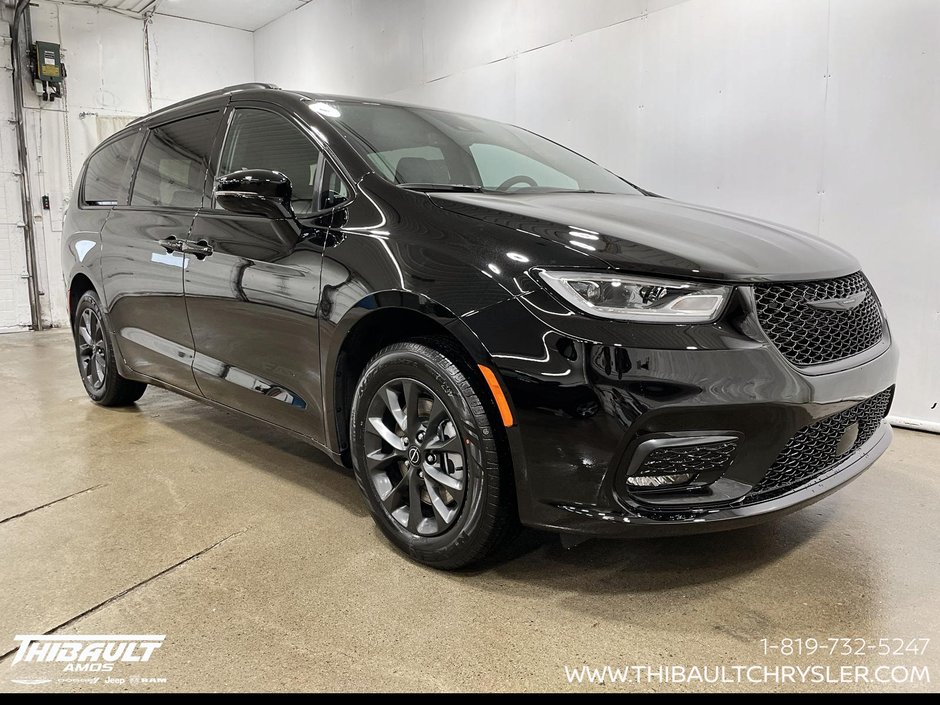 2026 Chrysler Pacifica SELECT AWD