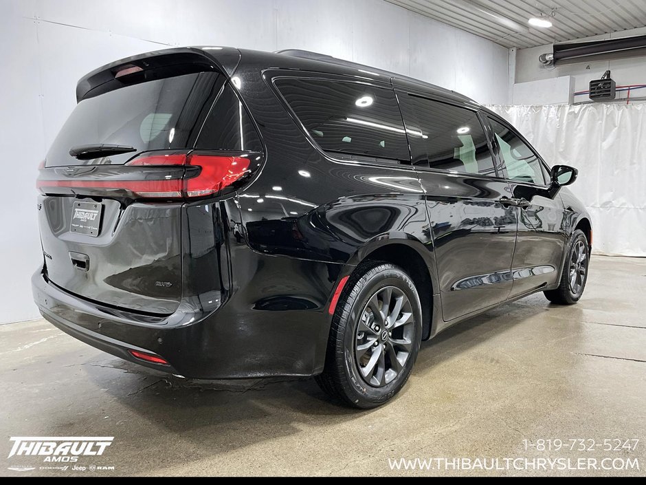 2026 Chrysler Pacifica SELECT AWD
