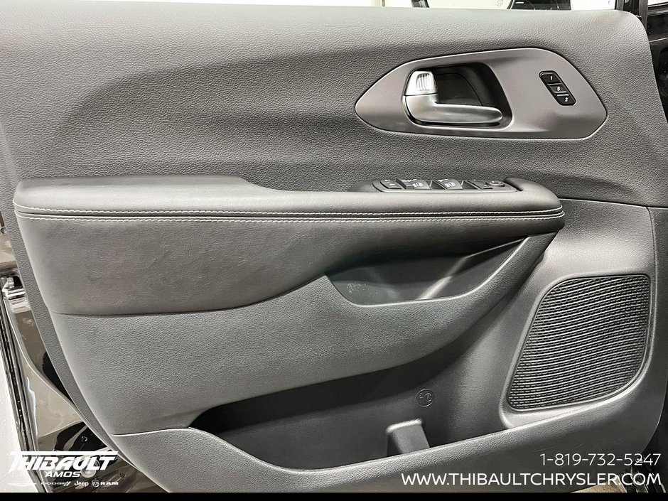 2026 Chrysler Pacifica SELECT AWD