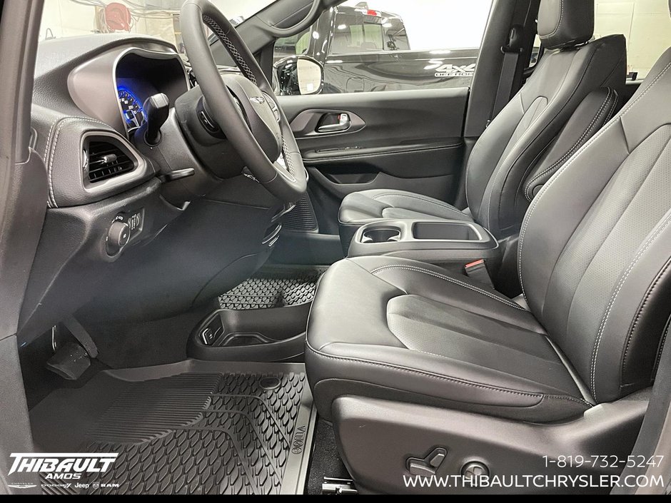 2026 Chrysler Pacifica SELECT AWD